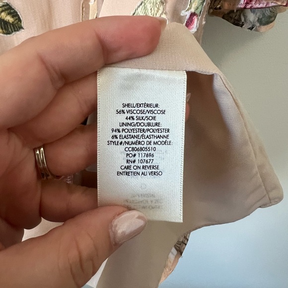 Alice + Olivia Tiered Sleeve Floral Shift Dress - Picture 4 of 6